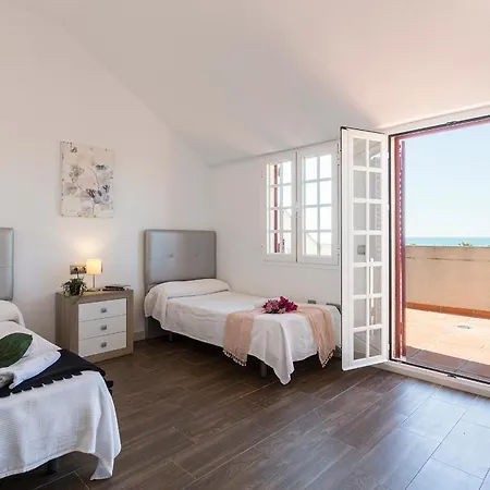 5 5 Banos Acceso Playa Free Parking Holiday home
